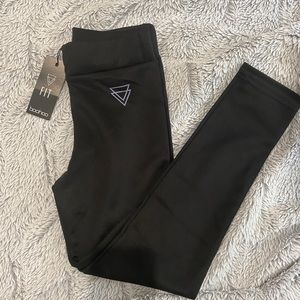 NWT Boohoo fit logo legging
